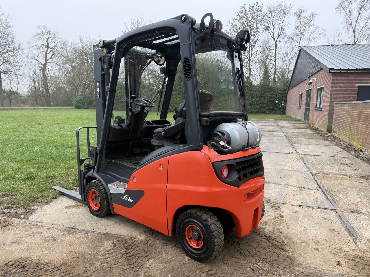 Linde 1400KG LPG heftruck triplex Freelift Sideshift BJ2016