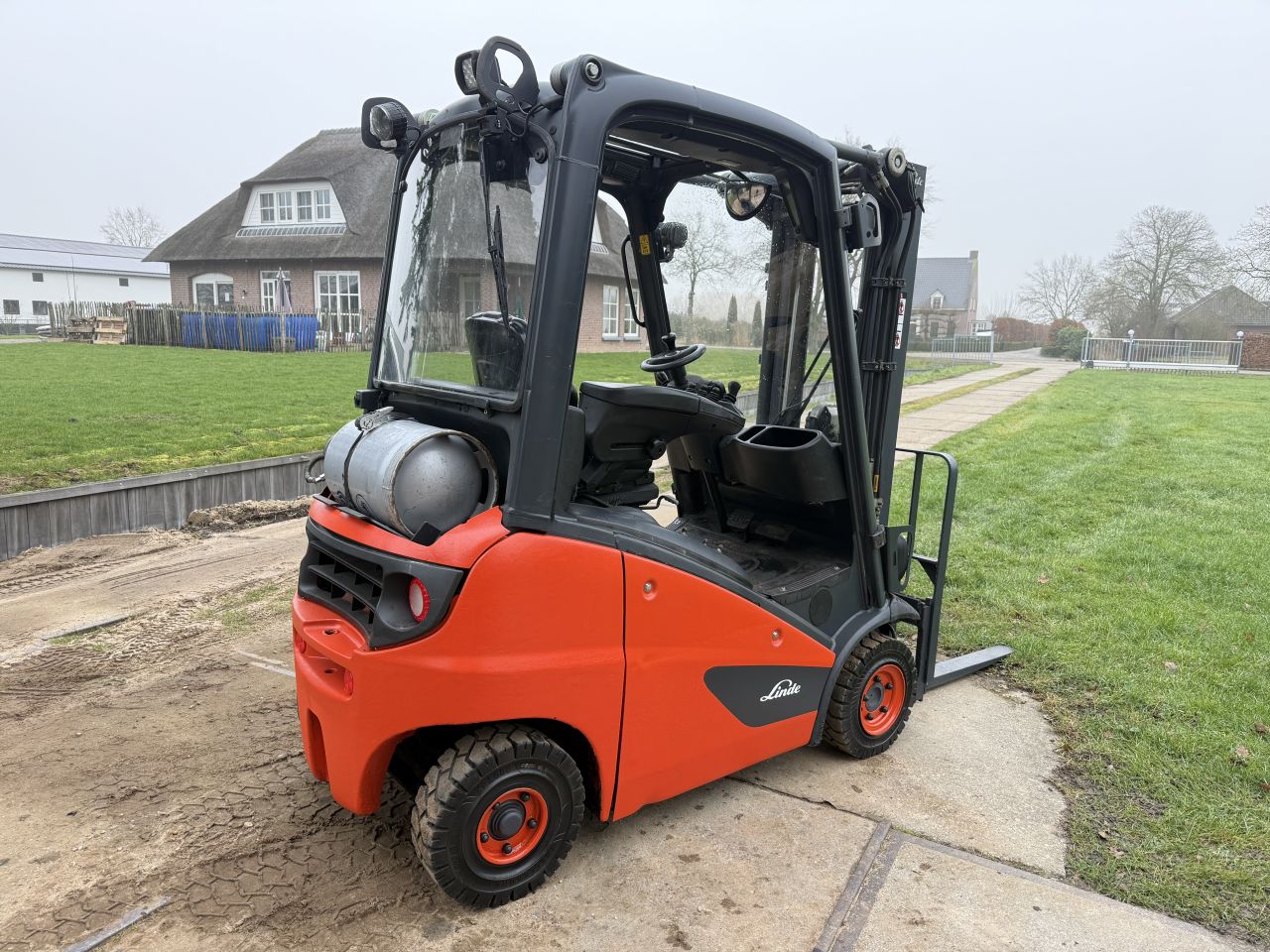 Linde 1400KG LPG heftruck triplex Freelift Sideshift BJ2016