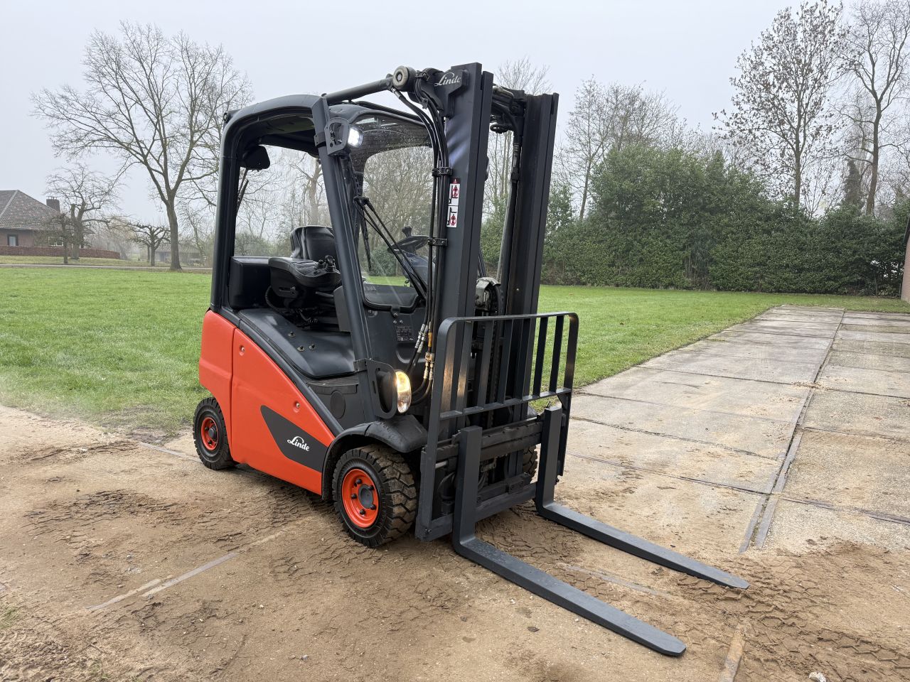 Linde 1400KG LPG heftruck triplex Freelift Sideshift BJ2016