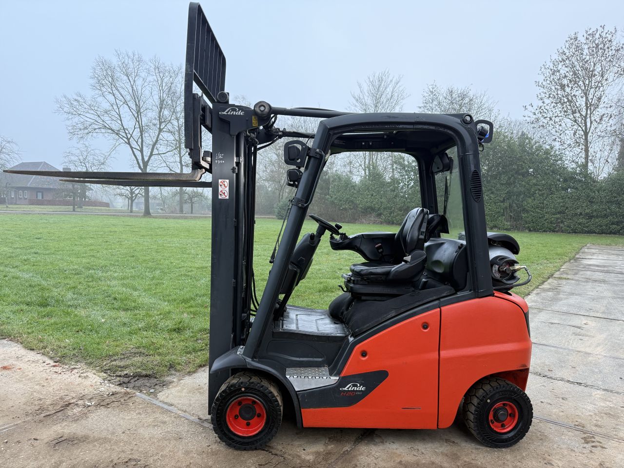 Linde 2000KG LPG heftruck triplex Freelift Sideshift BJ2016