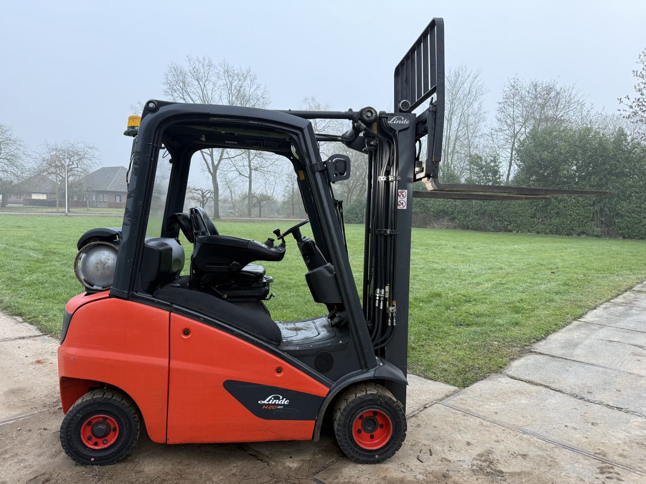 Linde 2000KG LPG heftruck triplex Freelift Sideshift BJ2016