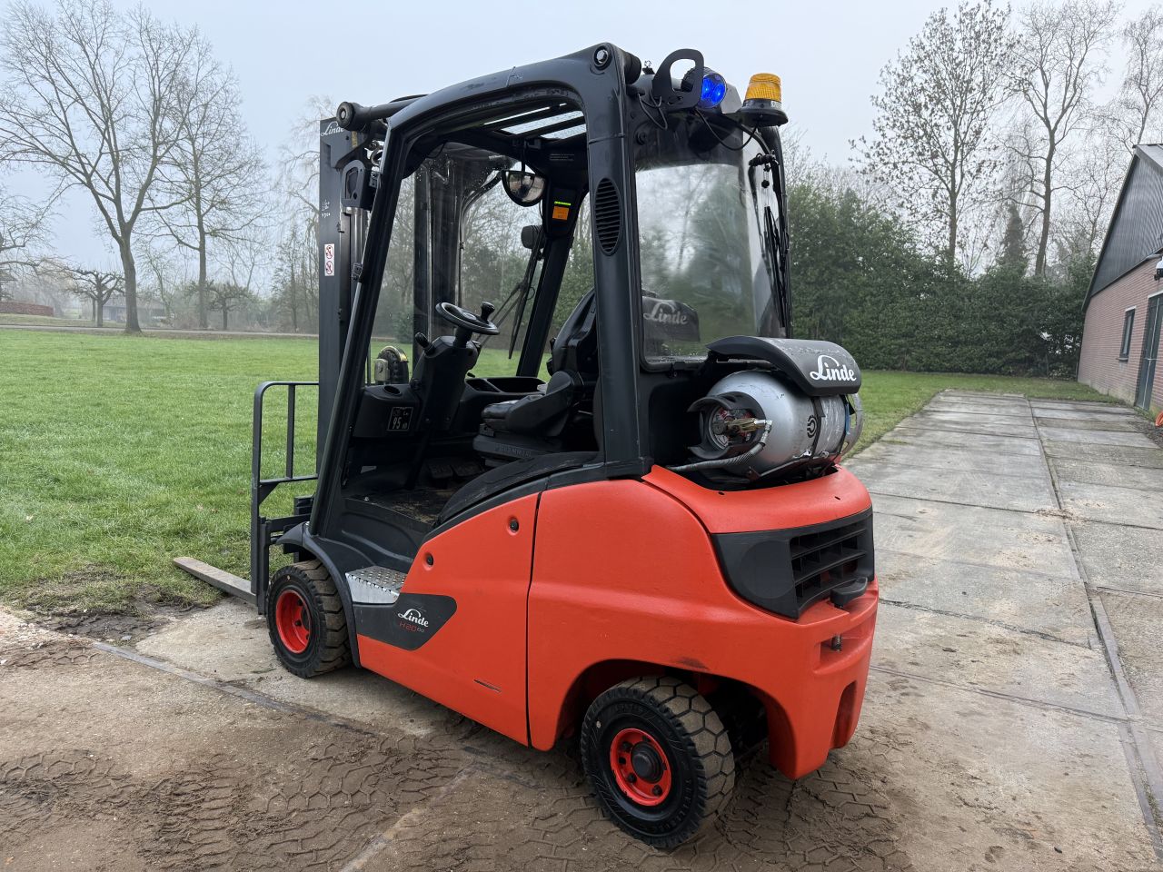 Linde 2000KG LPG heftruck triplex Freelift Sideshift BJ2016