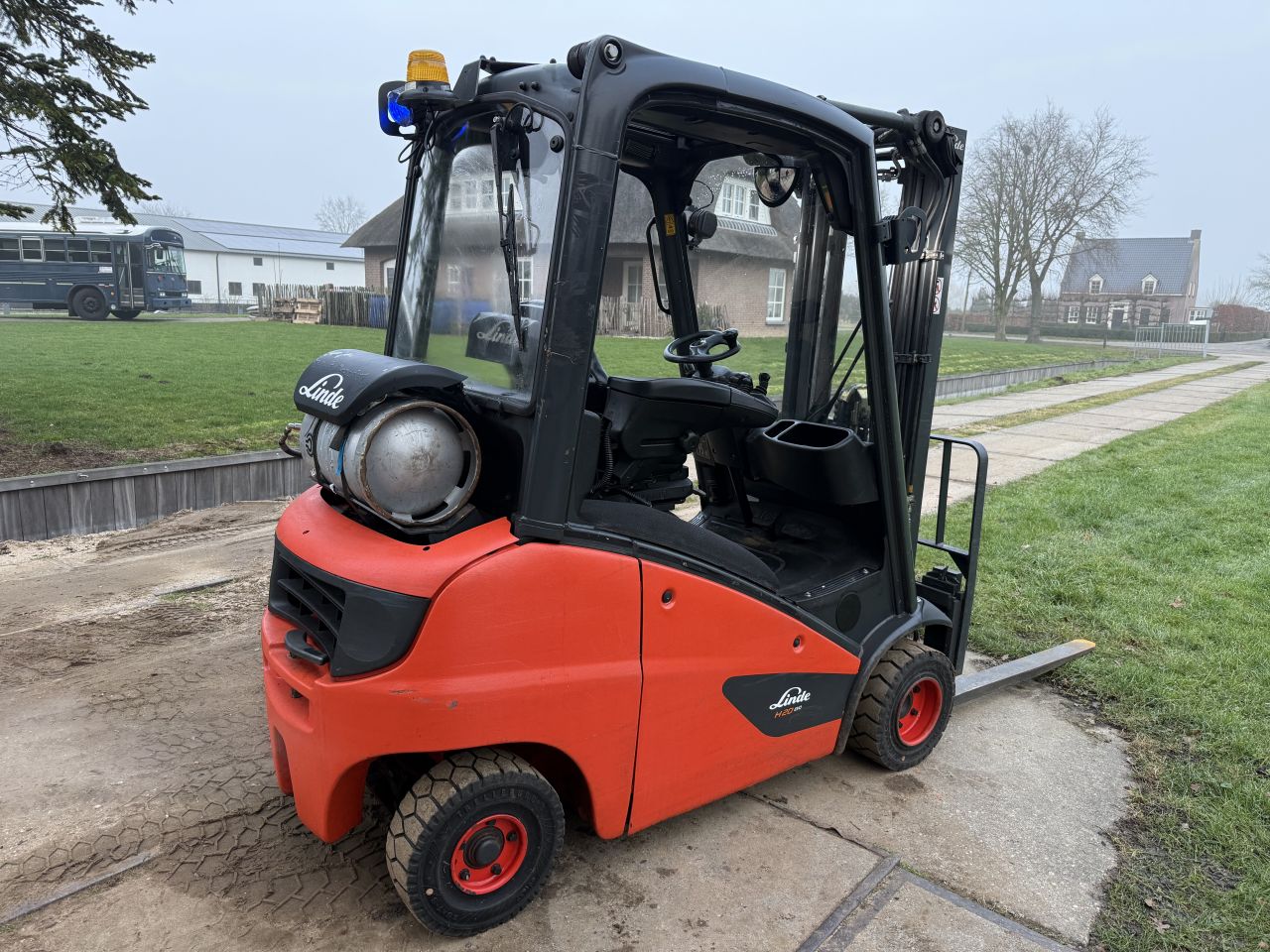 Linde 2000KG LPG heftruck triplex Freelift Sideshift BJ2016