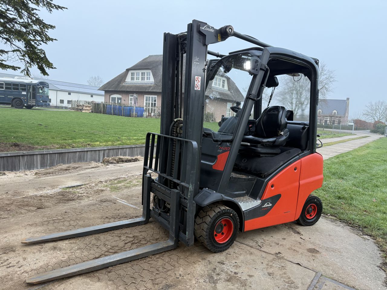 Linde 2000KG LPG heftruck triplex Freelift Sideshift BJ2016