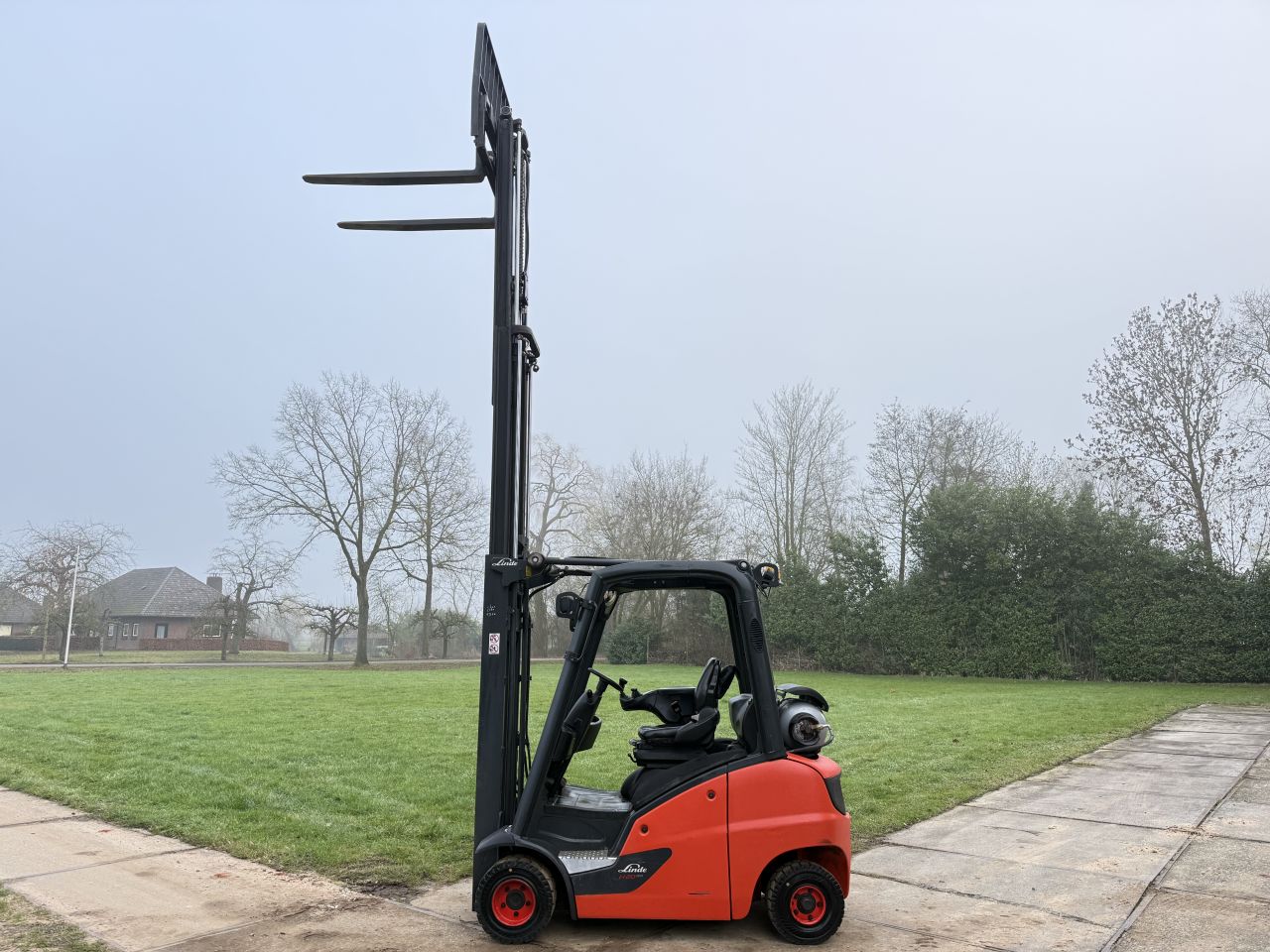 Linde 2000KG LPG heftruck triplex Freelift Sideshift BJ2016