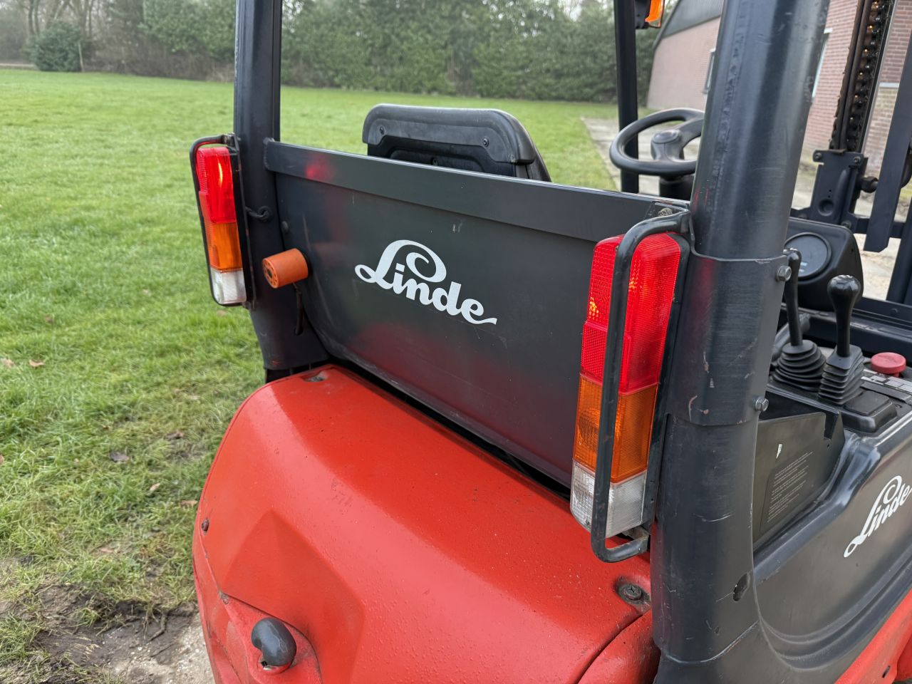 Linde 1600KG elektrisch triplex 6M Freelift Sideshift