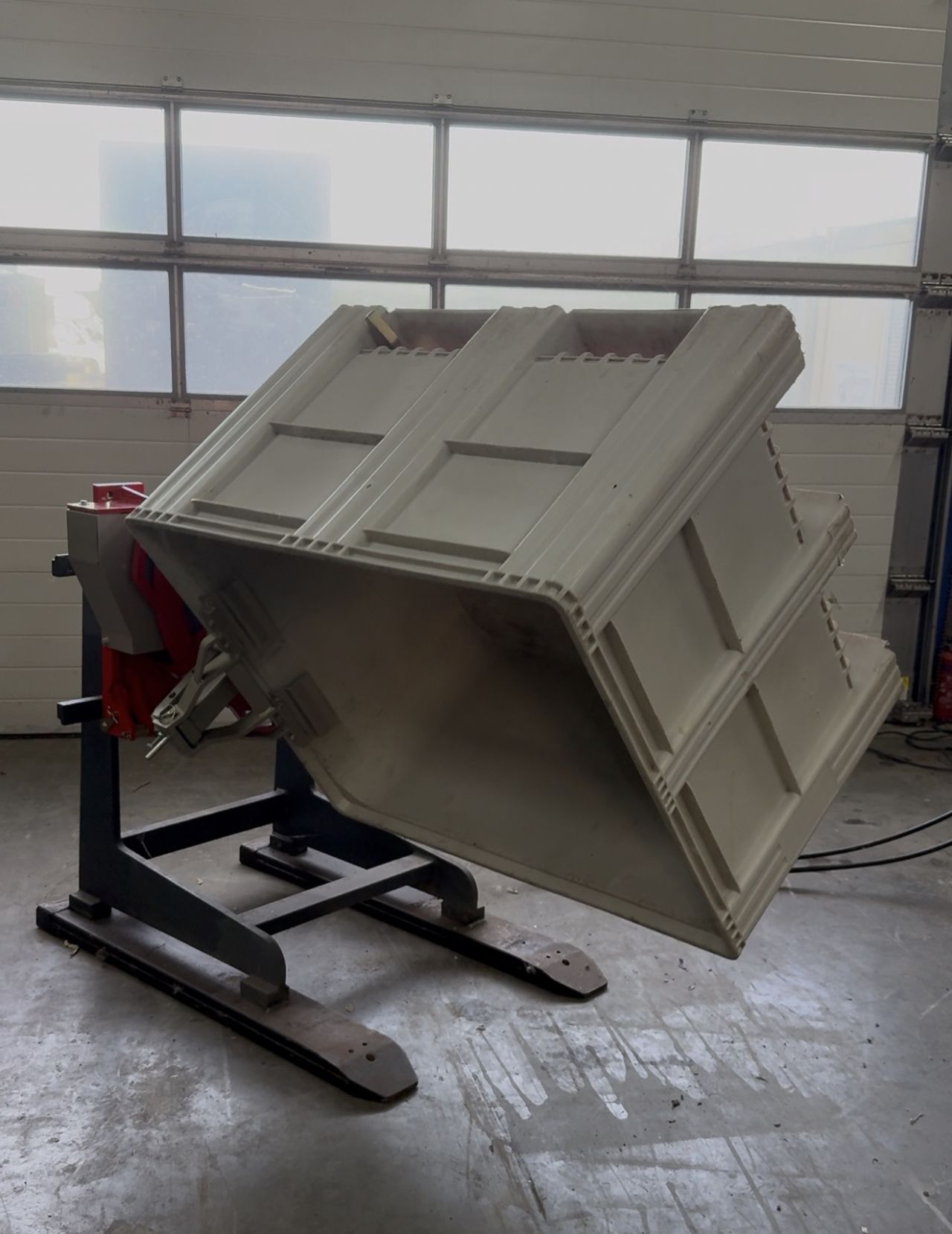 Nieuw ! 5x kistenkantelaar met topklem en zijgeleiders