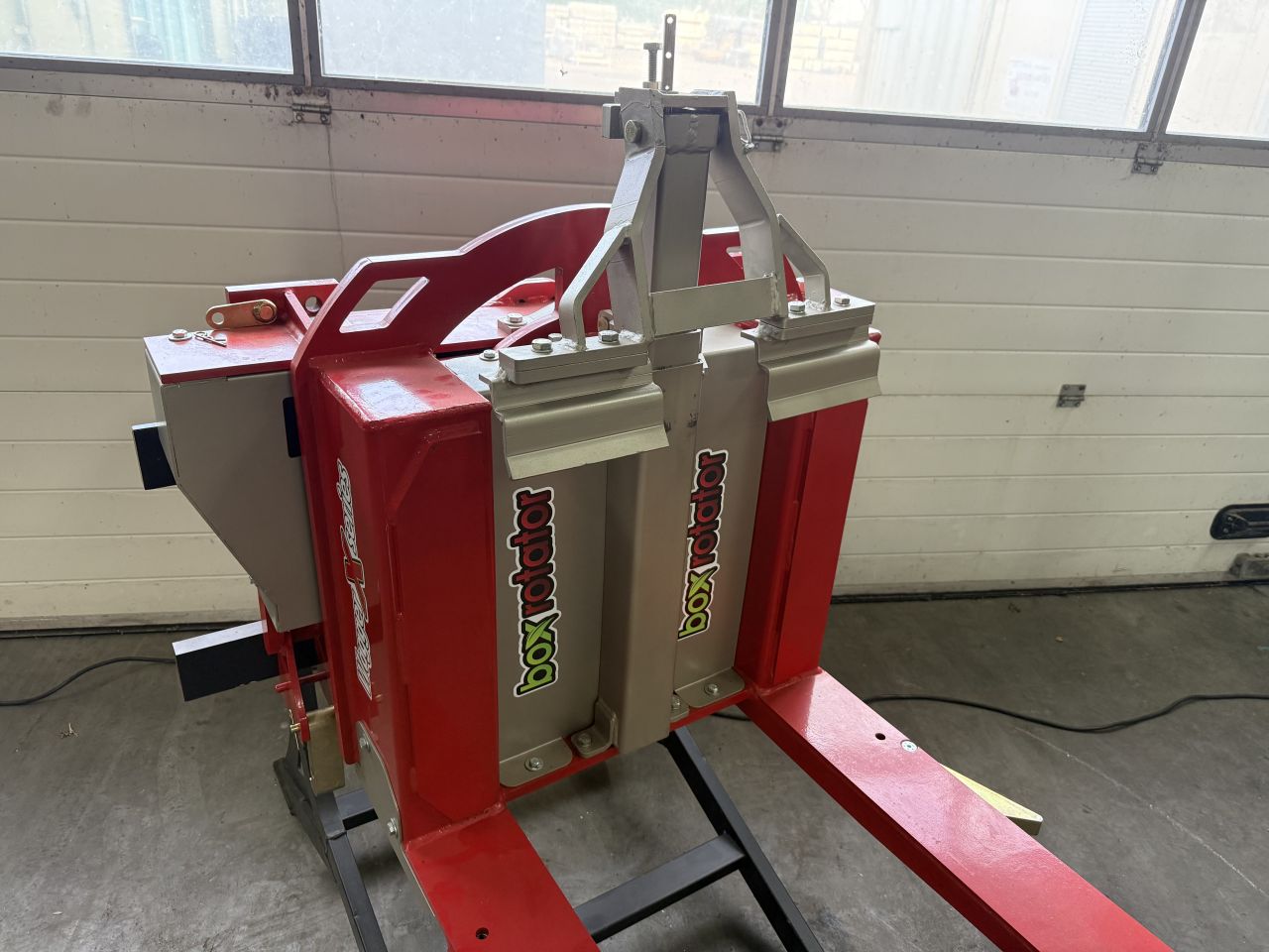 Nieuw ! 5x kistenkantelaar met topklem en zijgeleiders