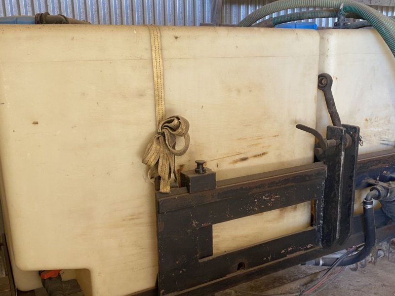 Becker 12 rækket såmaskine med udstyr til flydende gødning. Fronttank m