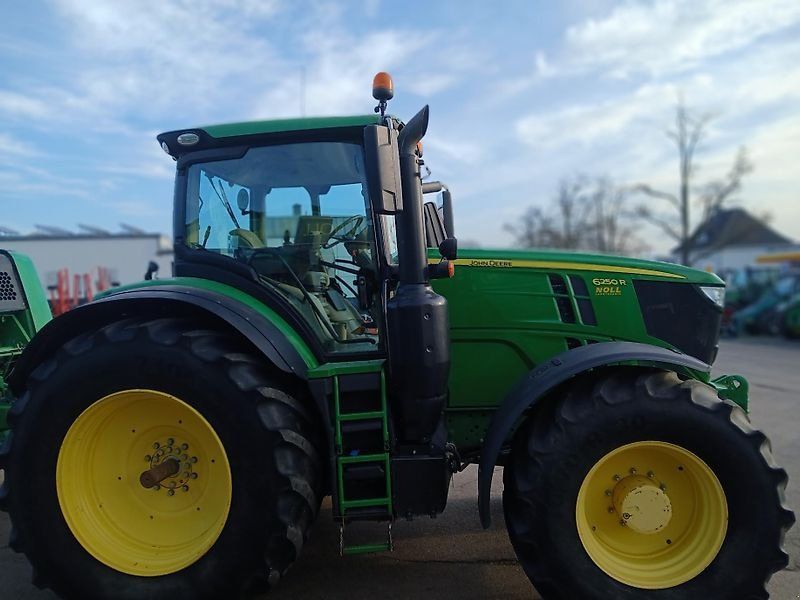 John Deere 6250R