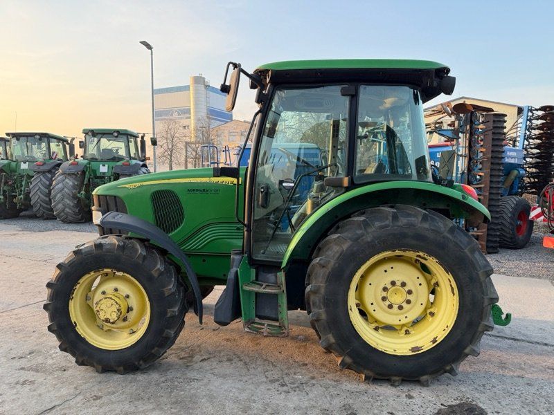 John Deere 5820