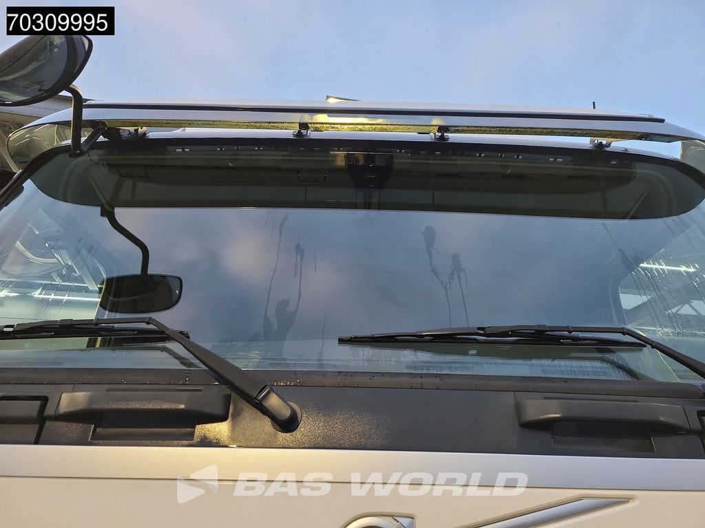 Volvo FM 380 4X2 Day Cab LED Navi