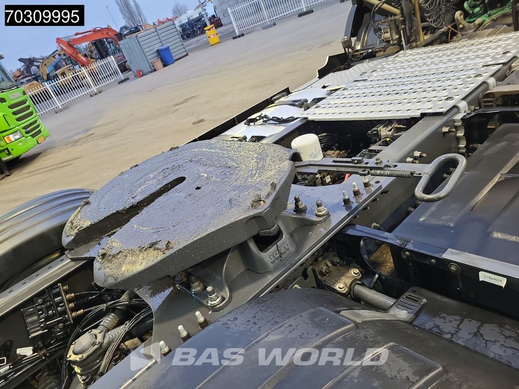 Volvo FM 380 4X2 Day Cab LED Navi