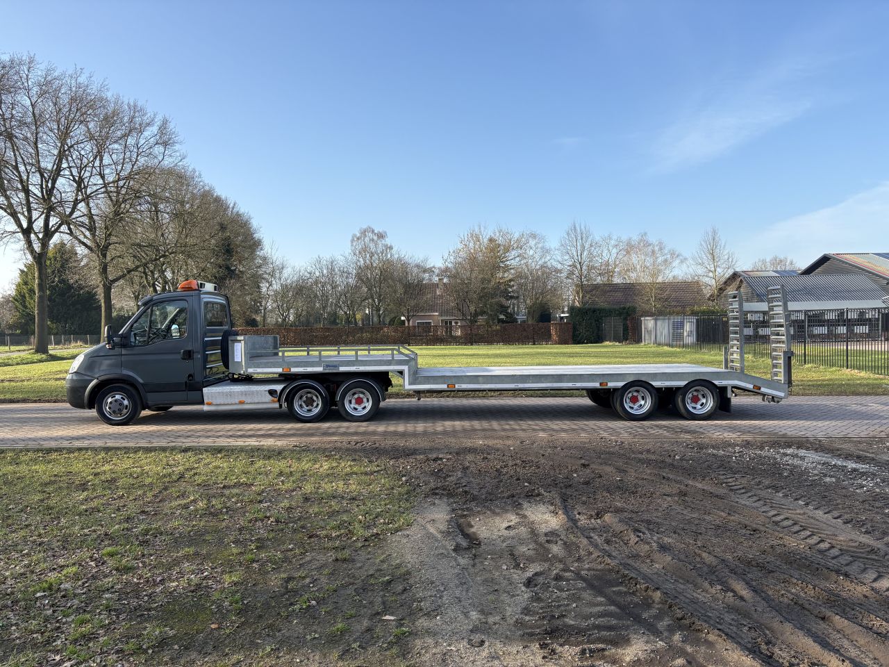 Be trekker Iveco 15 TON N1 - be oplegger 13 TON Veldhuizen