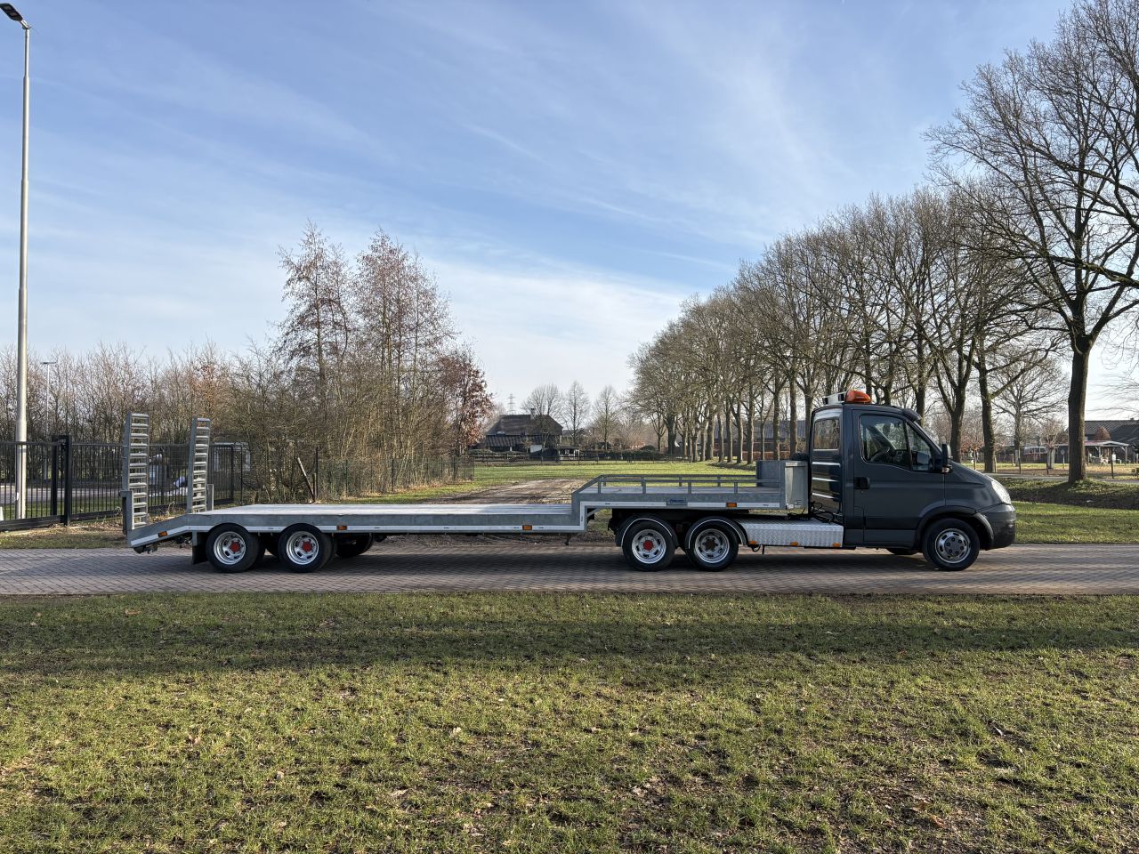 Be trekker Iveco 15 TON N1 - be oplegger 13 TON Veldhuizen