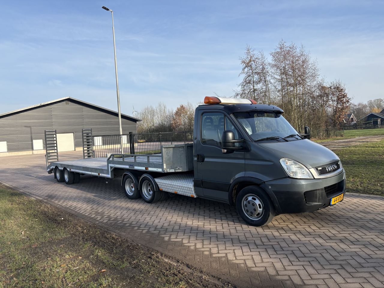 Be trekker Iveco 15 TON N1 - be oplegger 13 TON Veldhuizen