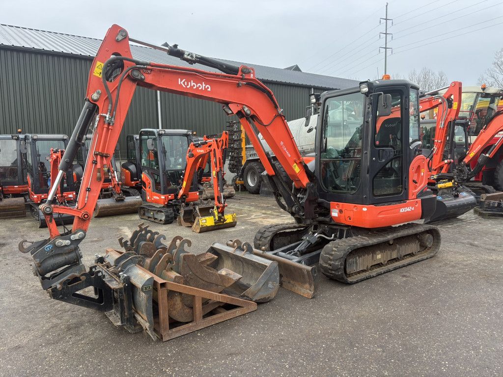 KUBOTA KX042-4