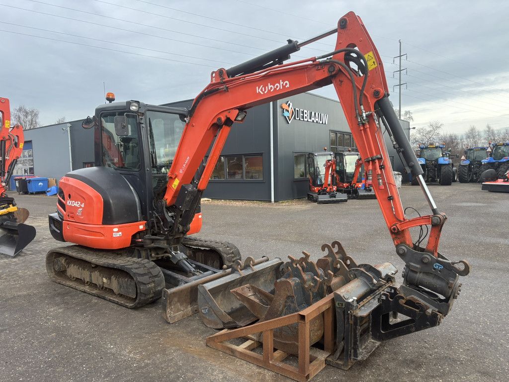 KUBOTA KX042-4