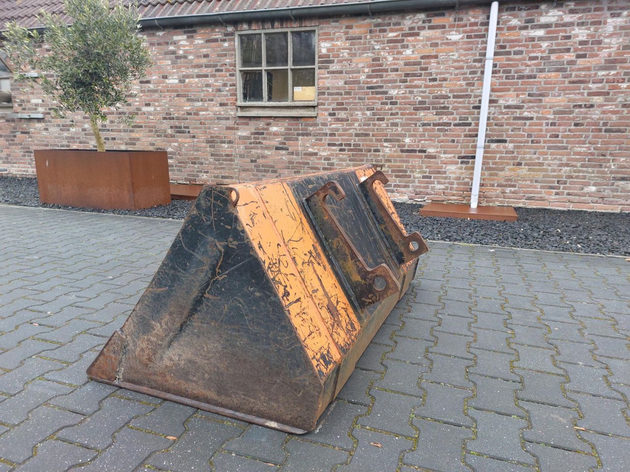 Giant Puinbak 130cm en dichte bak 140cm