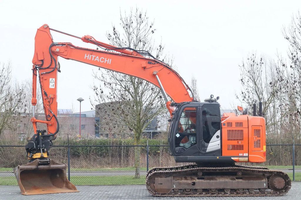 Hitachi ZX225 USRLC-6 | ROTOTILT | BUCKET | GOOD CONDITION