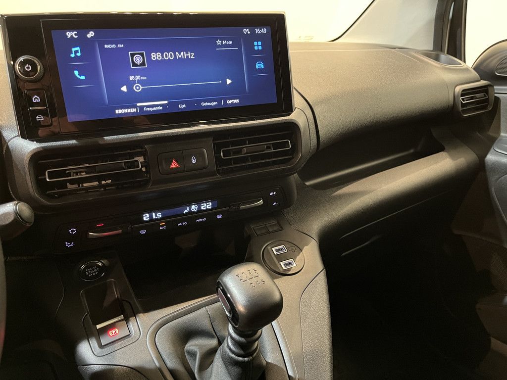 Toyota PROACE CITY 1.5 D-4D Live Nieuwe Model / Euro 6 / Airco / CarPlay / Cruise Control / Camera / LED / 3-Zits / 32.500 KM !!