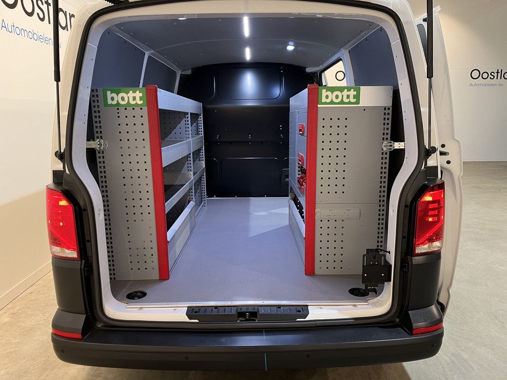 Volkswagen Transporter 2.0 TDI L1H1 150 PK Automaat / Servicebus / Bott Inrichting / Euro 6 / Airco / CarPlay / 220V. / PDC / Cruise Control / Klep / 3-Zits / 51.000 KM !!