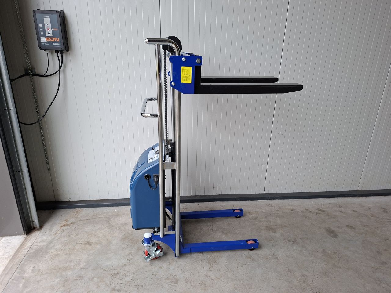 Semi elektrische mini stapelaar 400 kg vorklengte 65 cm