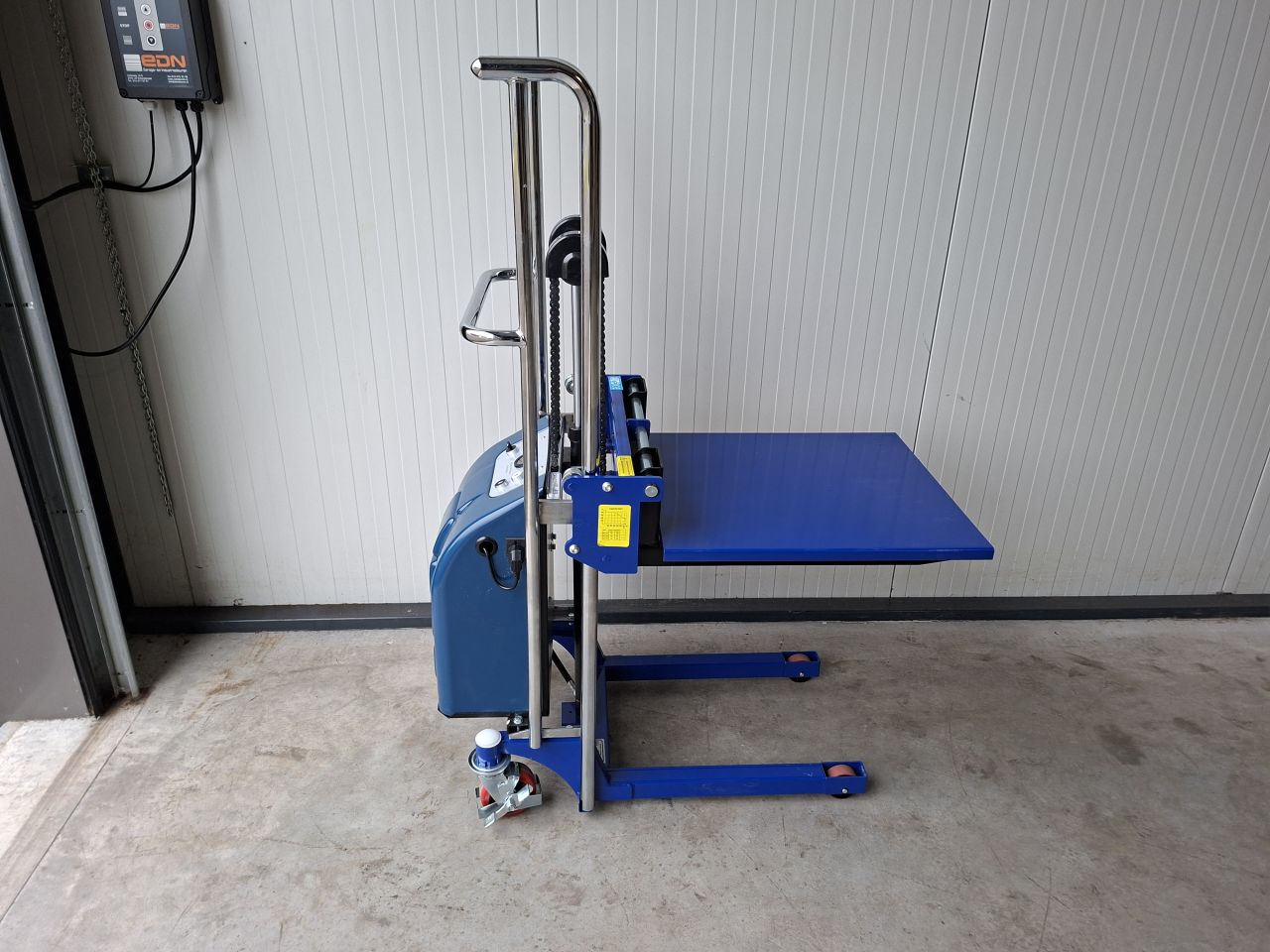 Semi elektrische mini stapelaar 400 kg vorklengte 65 cm