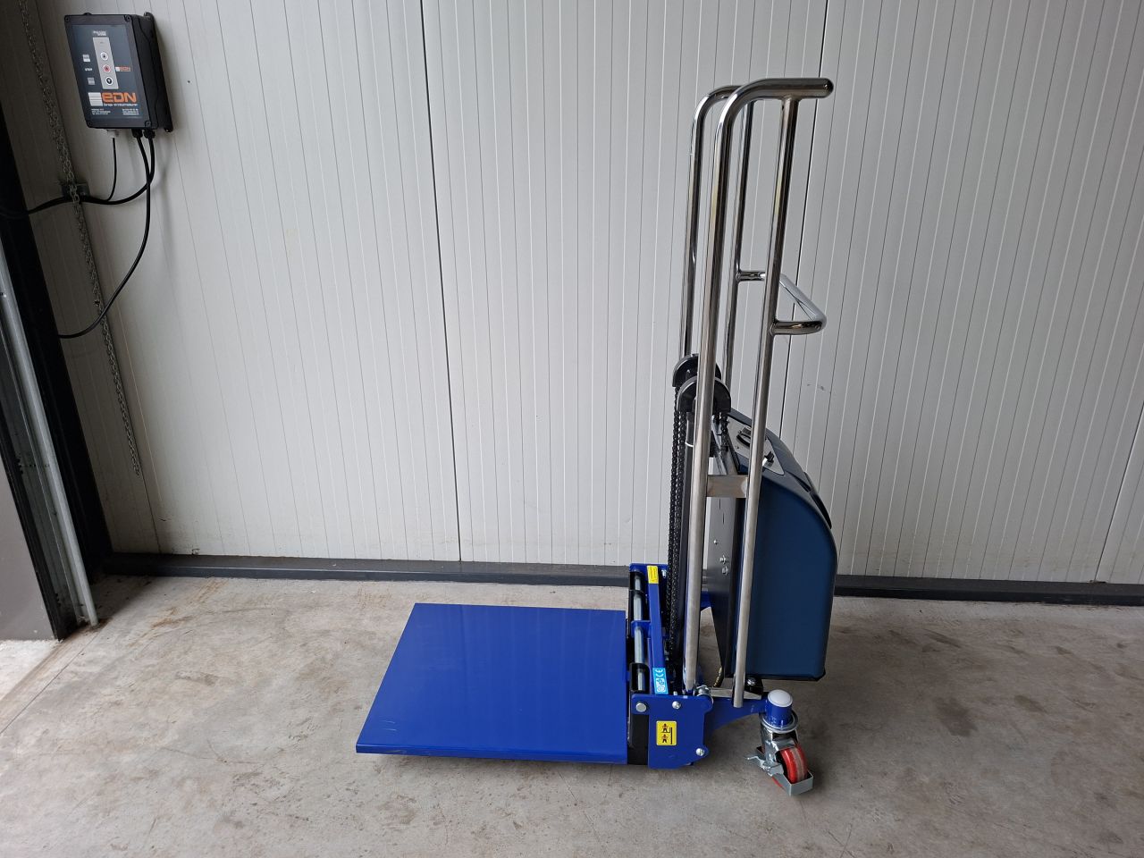 Semi elektrische mini stapelaar 400 kg vorklengte 65 cm