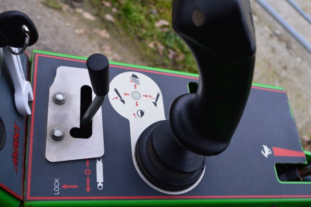 Avant 423 Kniklader/Shovel