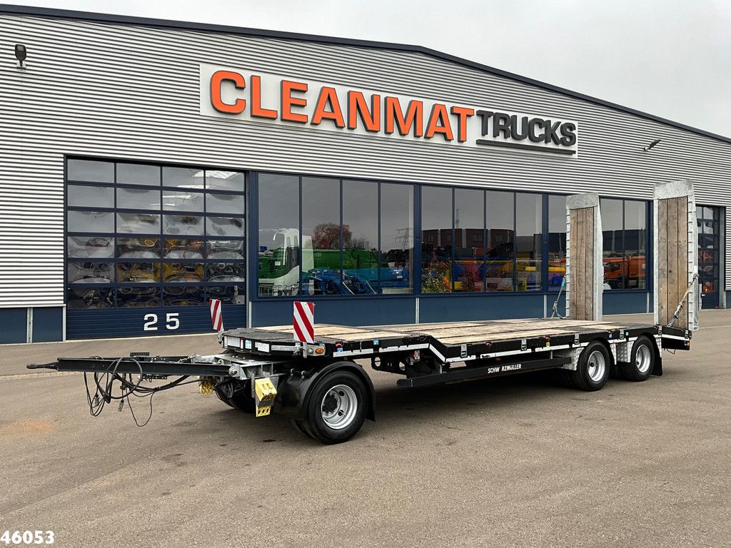 Schwarzmüller 3-assige aanhangwagen met oprijrampen