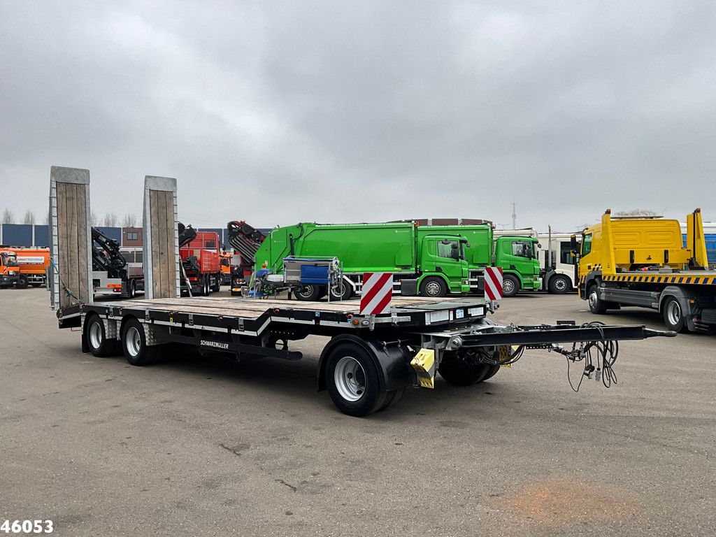 Schwarzmüller 3-assige aanhangwagen met oprijrampen