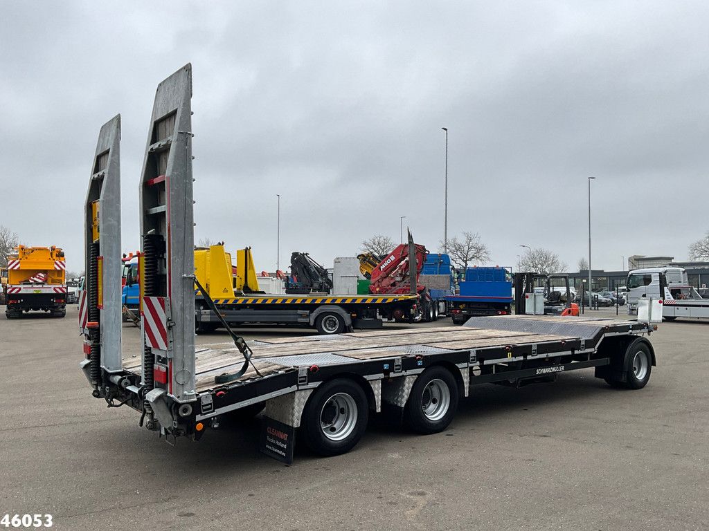 Schwarzmüller 3-assige aanhangwagen met oprijrampen