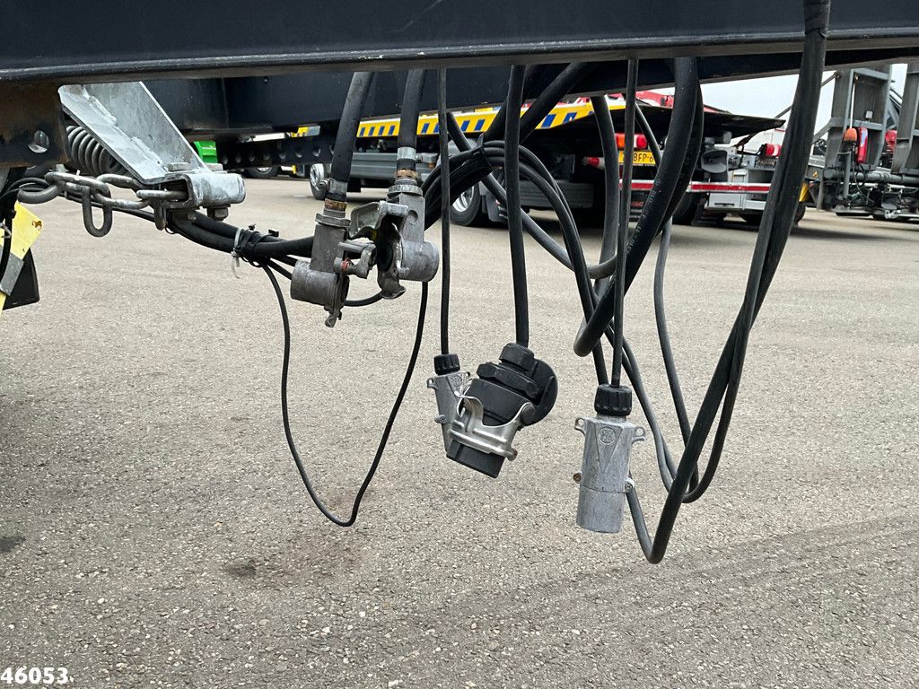 Schwarzmüller 3-assige aanhangwagen met oprijrampen