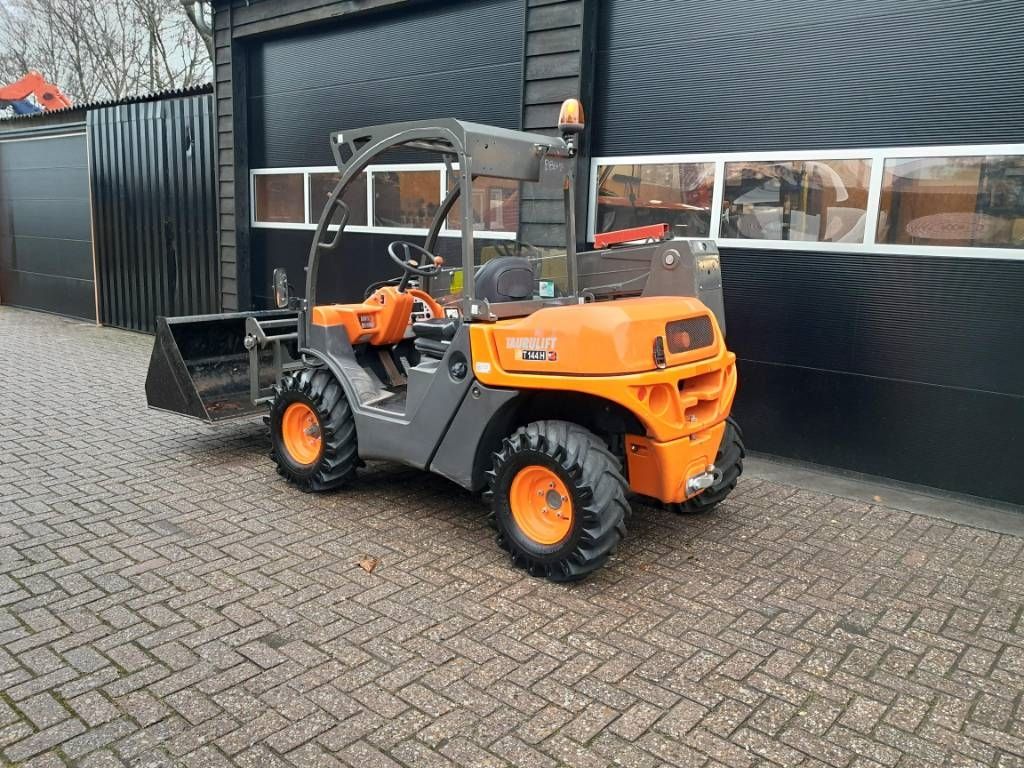 Ausa T 144 H X4 mini verreiker met bak en vorken