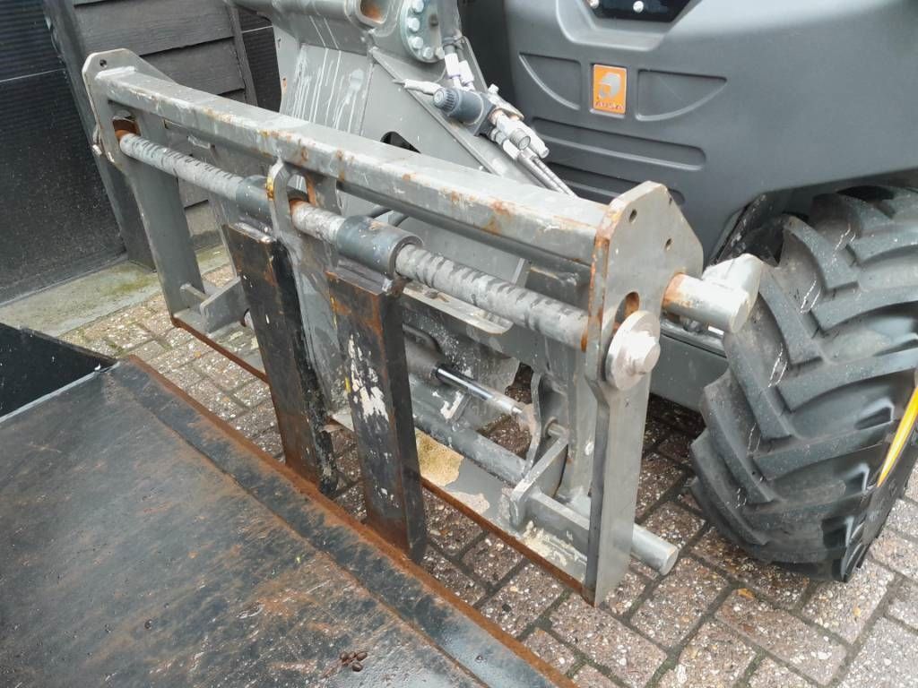 Ausa T 144 H X4 mini verreiker met bak en vorken