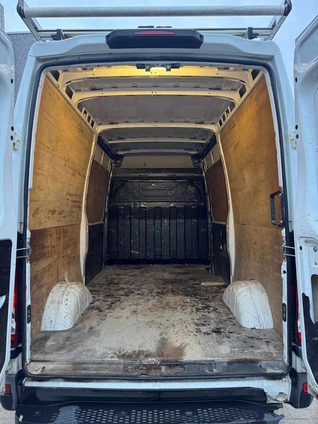 Iveco Daily 35S16 **EURO 6B-LOW MILEAGE-BELGIAN ORIGINE**