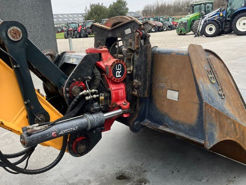 Hyundai HX220L  Velholdt maskine, med Rotortilt, S70 skifte og gribeklo