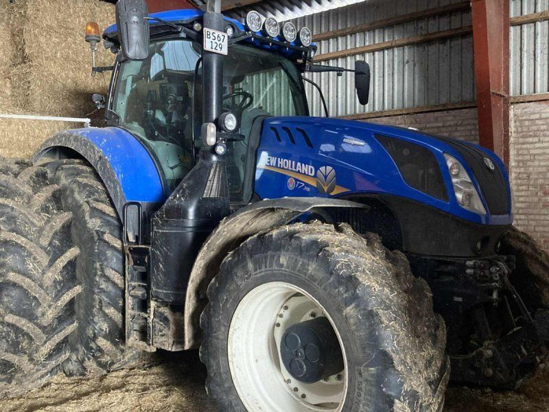 New Holland T7.315 Gård  som er på vej hjem.