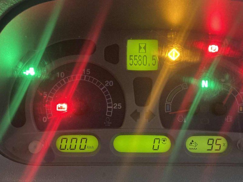 New Holland T7.315 Gård  som er på vej hjem.