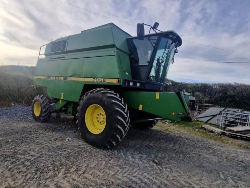 John Deere 2056