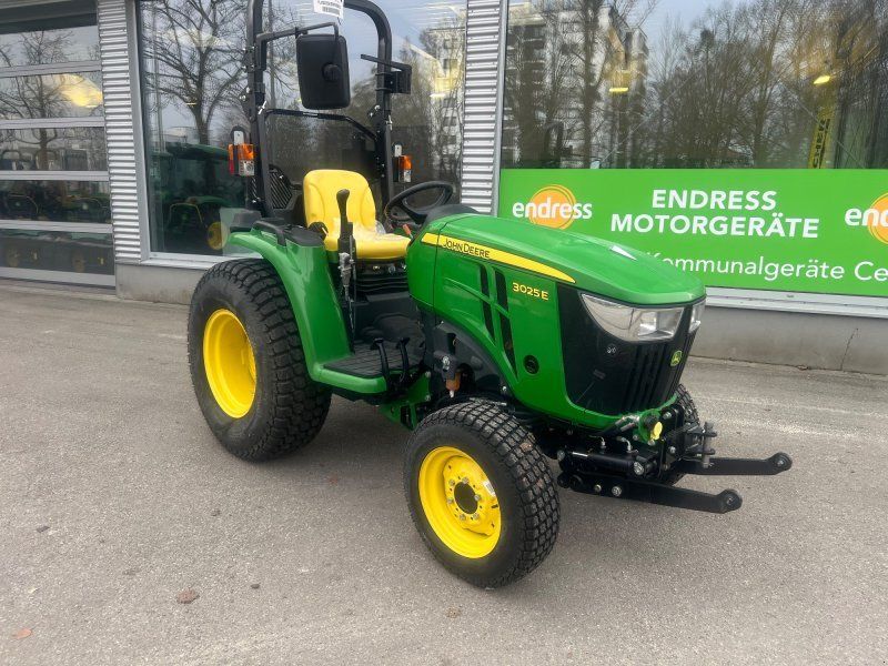 John Deere 3025E