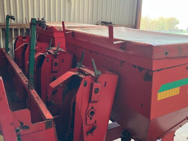 Kverneland UN 3200 fast gødning og bejseudstyr