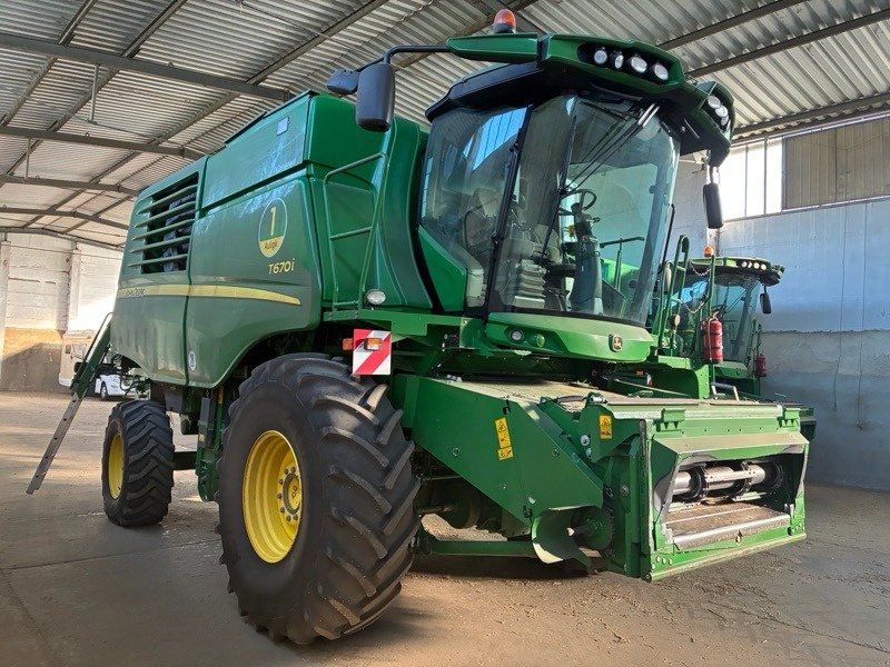 John Deere T670i