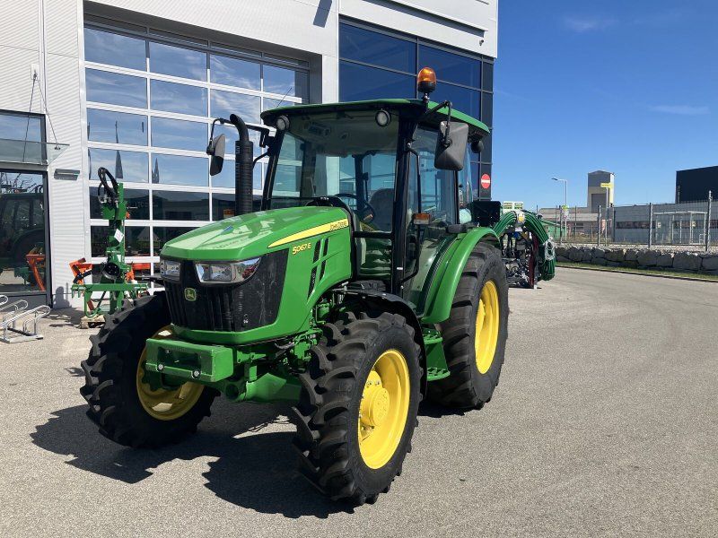 John Deere 5067E