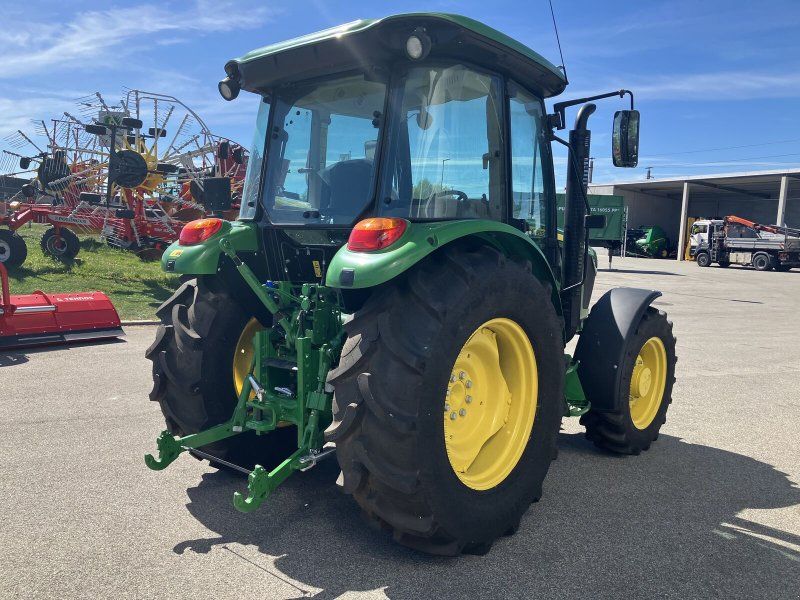 John Deere 5067E