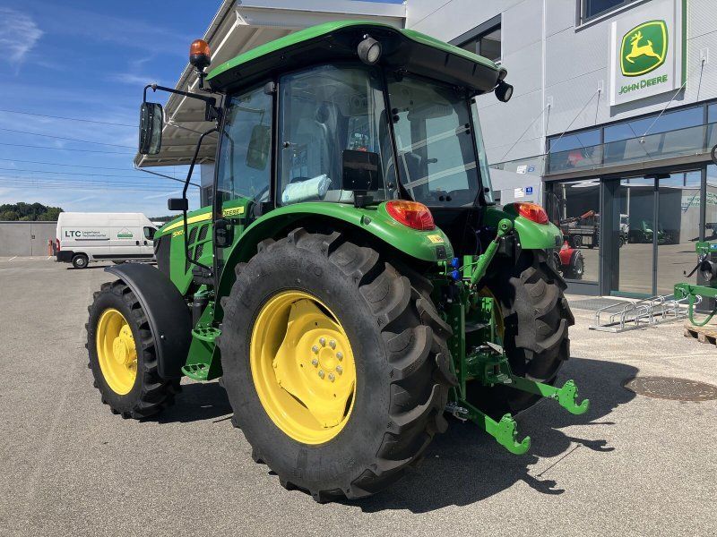 John Deere 5067E