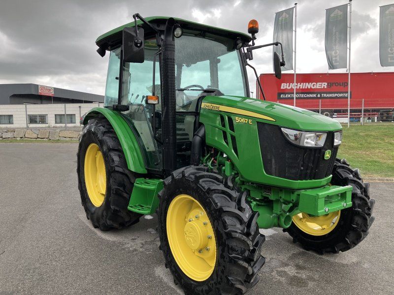 John Deere 5067E