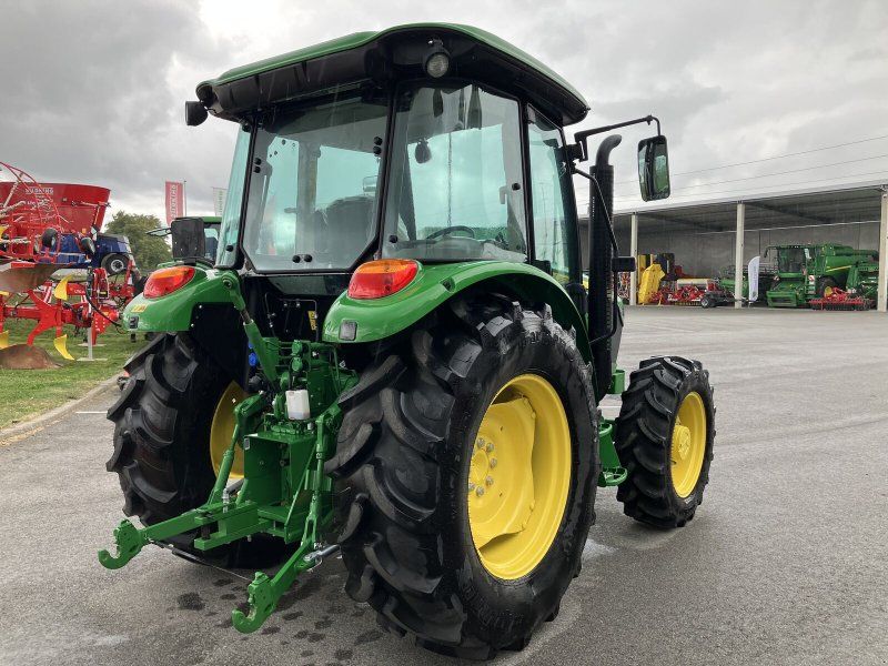 John Deere 5067E