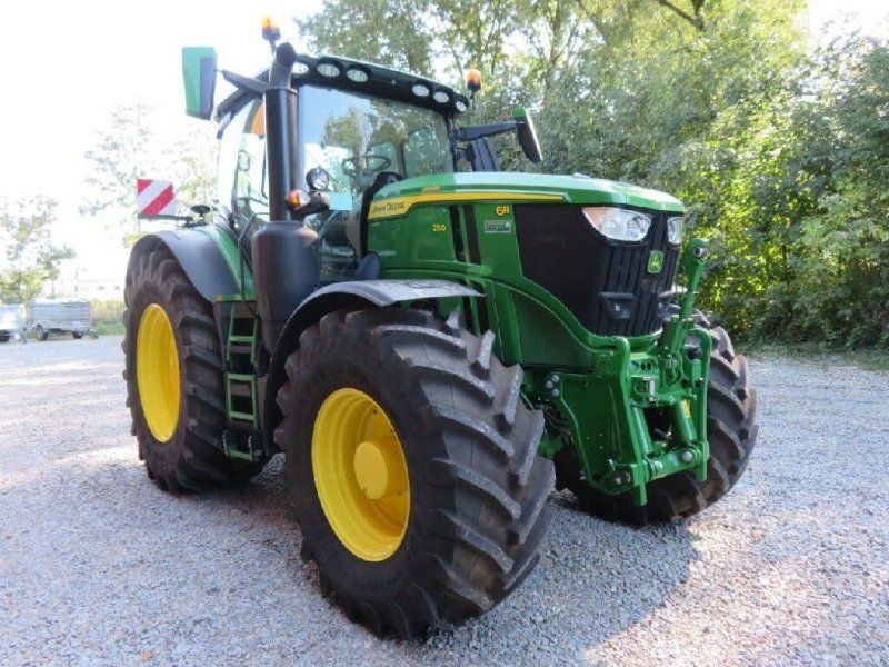 John Deere 6R 250